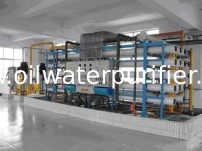 Automatic Reverse Osmosis Water Treatment Plant High Performance With PLC Control Box